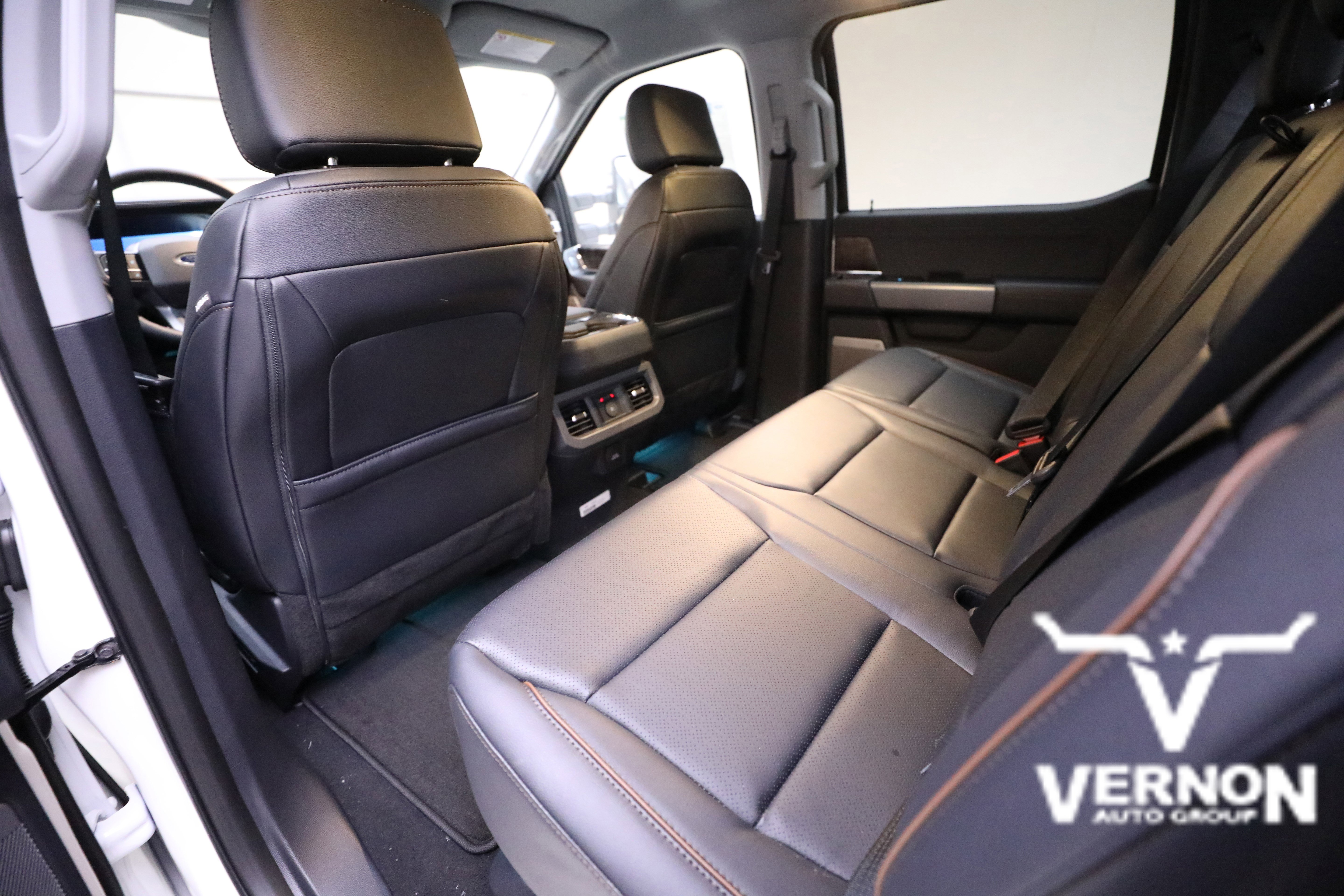 New 2026 Ford F250 Lariat w/ Chrome Package image 9