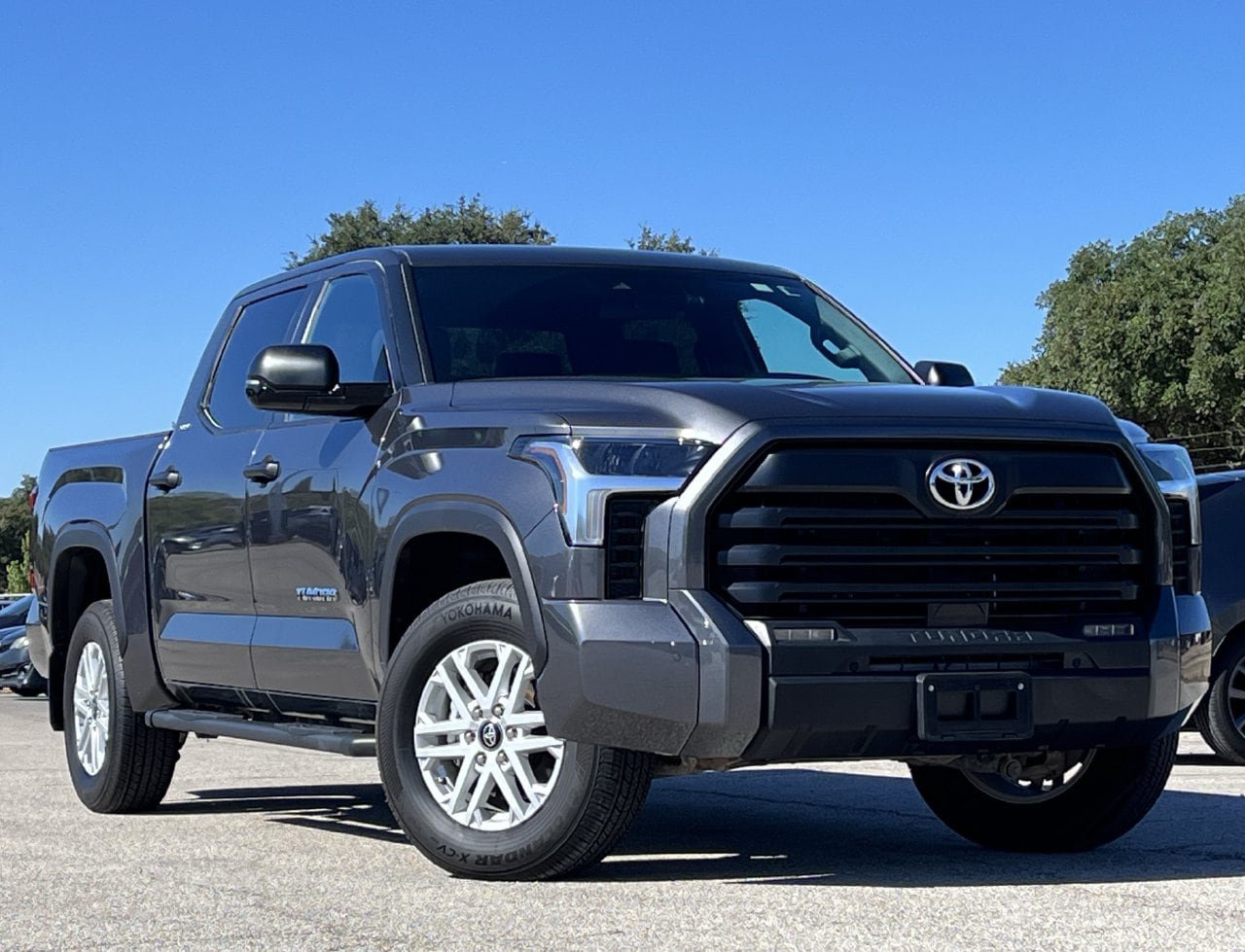 Used 2026 Toyota Tundra SR5 w/ SR5 Convenience Package AWD/4WD image 2
