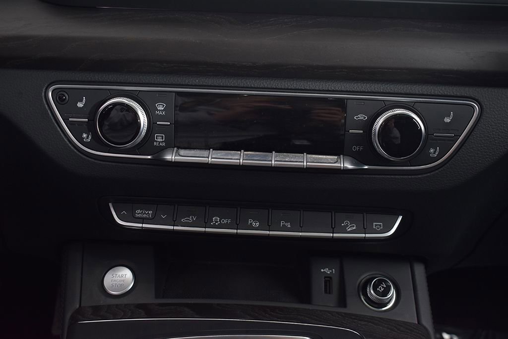 Used 2020 Audi Q5 e Prestige w/ Prestige Package image 18