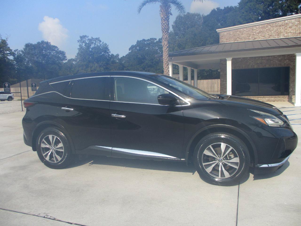 Used 2018 Nissan Murano S FWD image 3