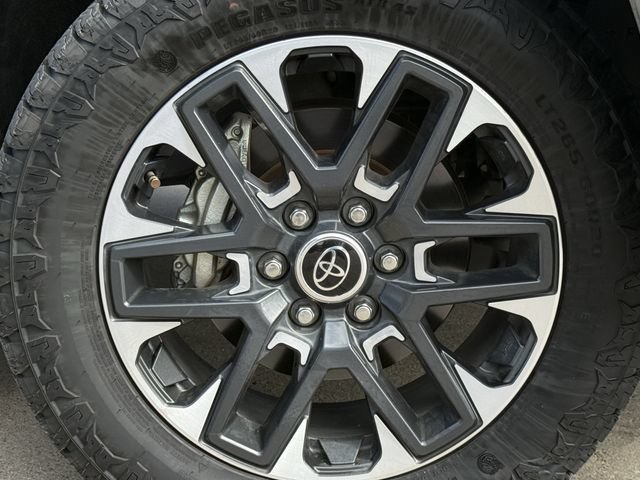 Used 2024 Toyota Tundra Limited AWD/4WD image 10