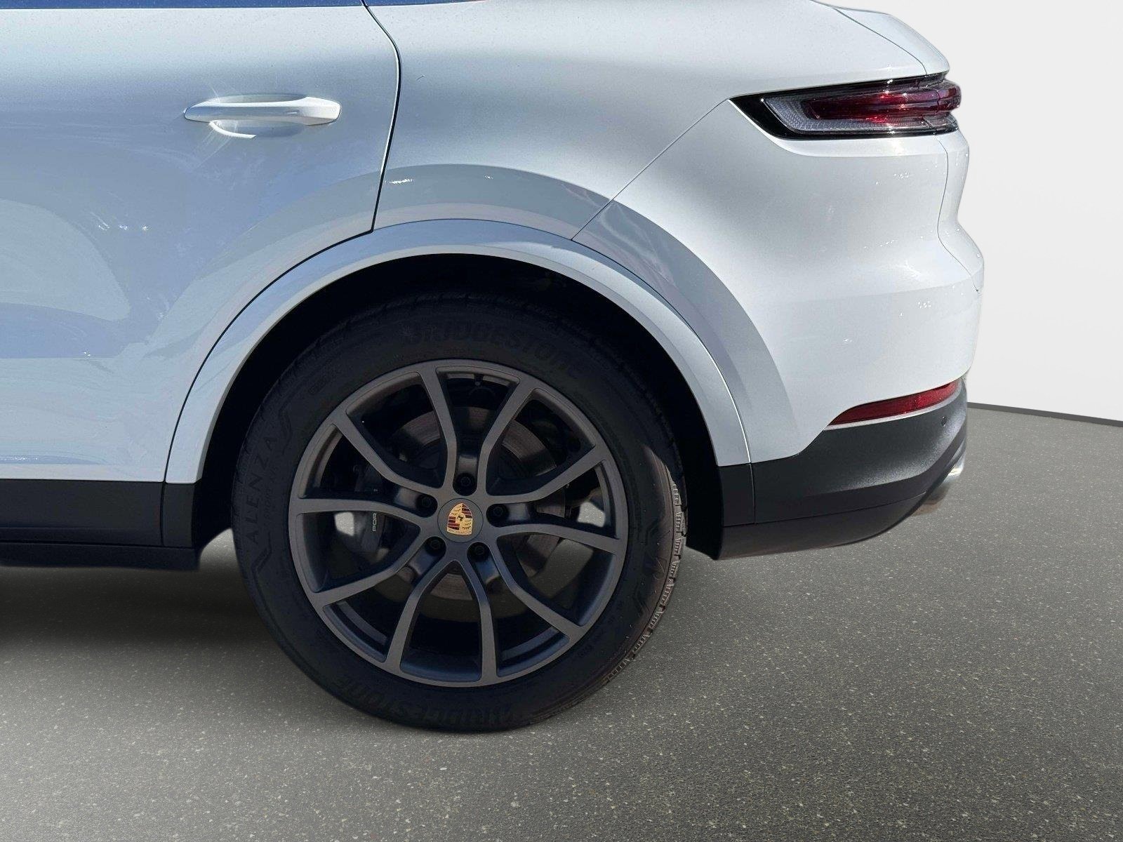 Used 2024 Porsche Cayenne AWD/4WD image 15
