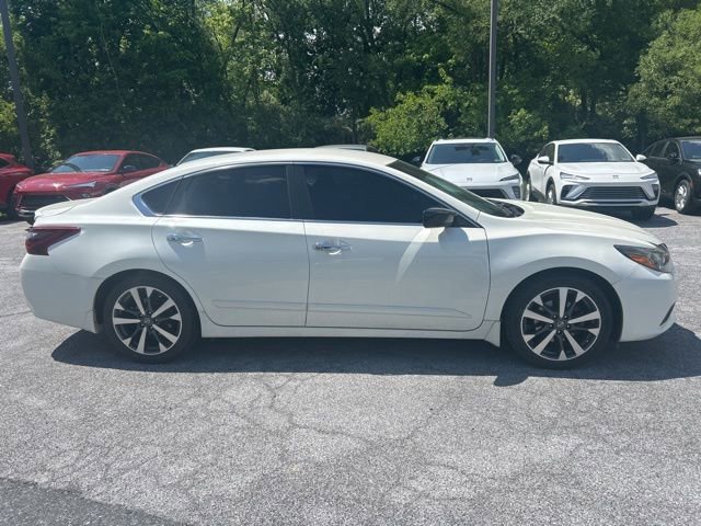 Used 2017 Nissan Altima 2.5 SR FWD image 3