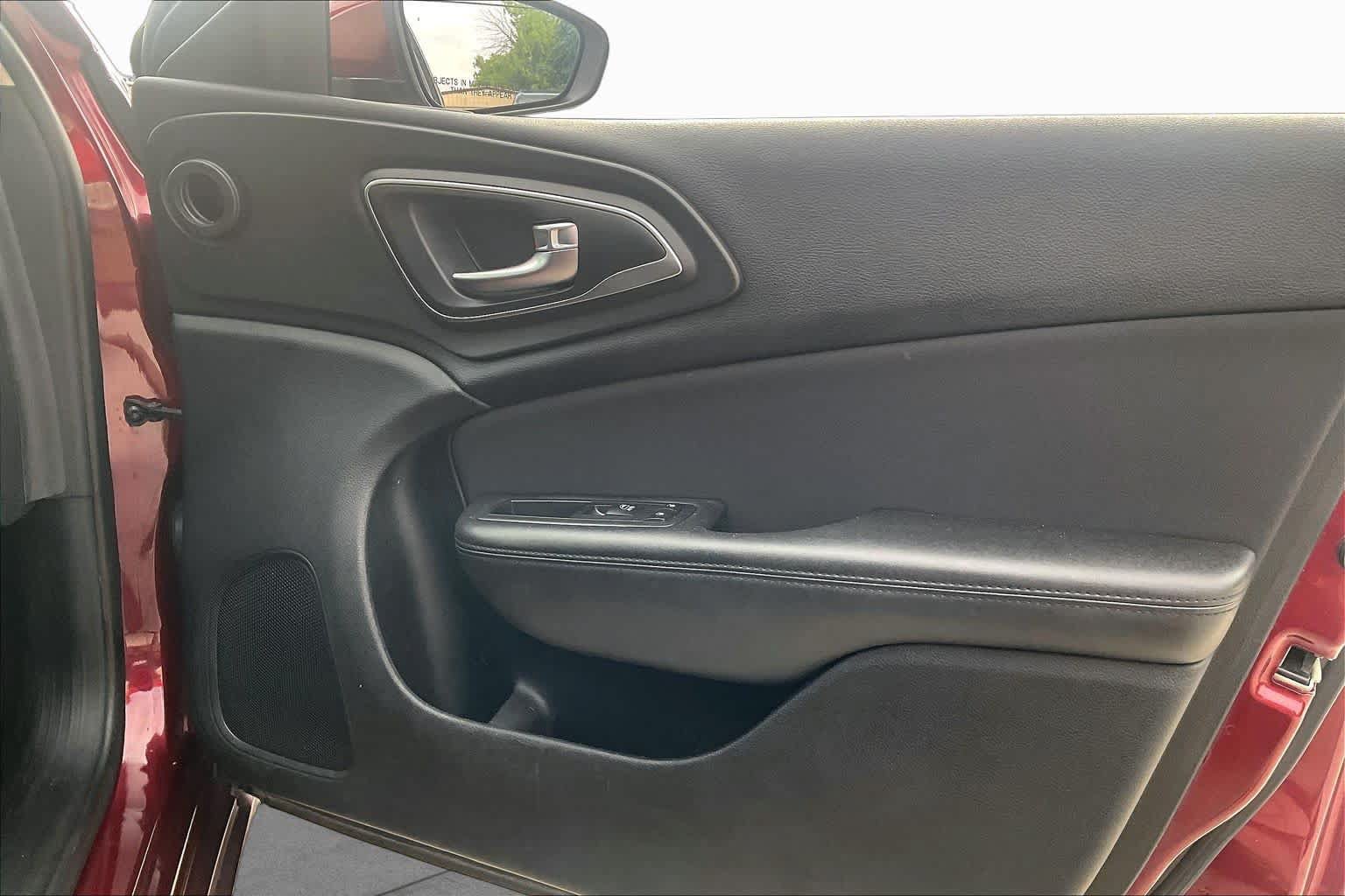 Used 2015 Chrysler 200 Limited w/ Convenience Group FWD image 23