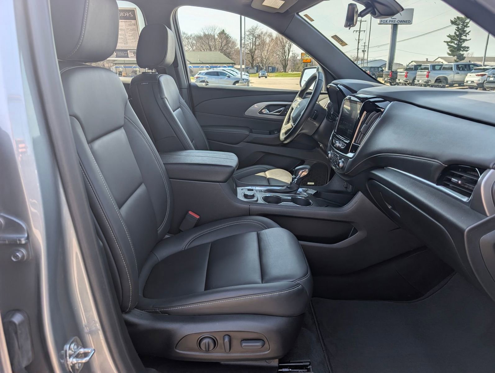 Used 2023 Chevrolet Traverse LT w/ LT Premium Package image 40