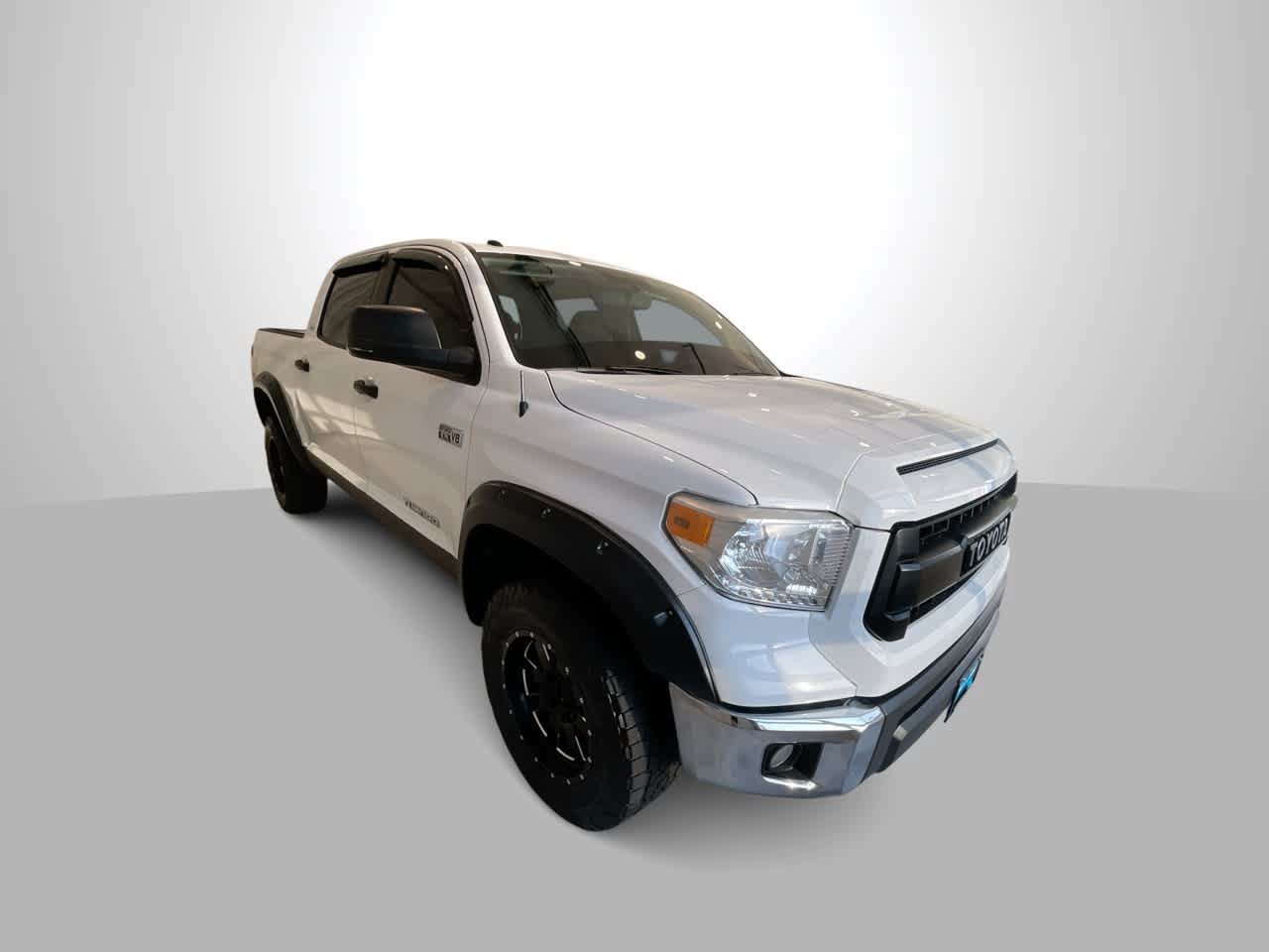 Used 2016 Toyota Tundra SR5 w/ SR5 Upgrade Package AWD/4WD image 2