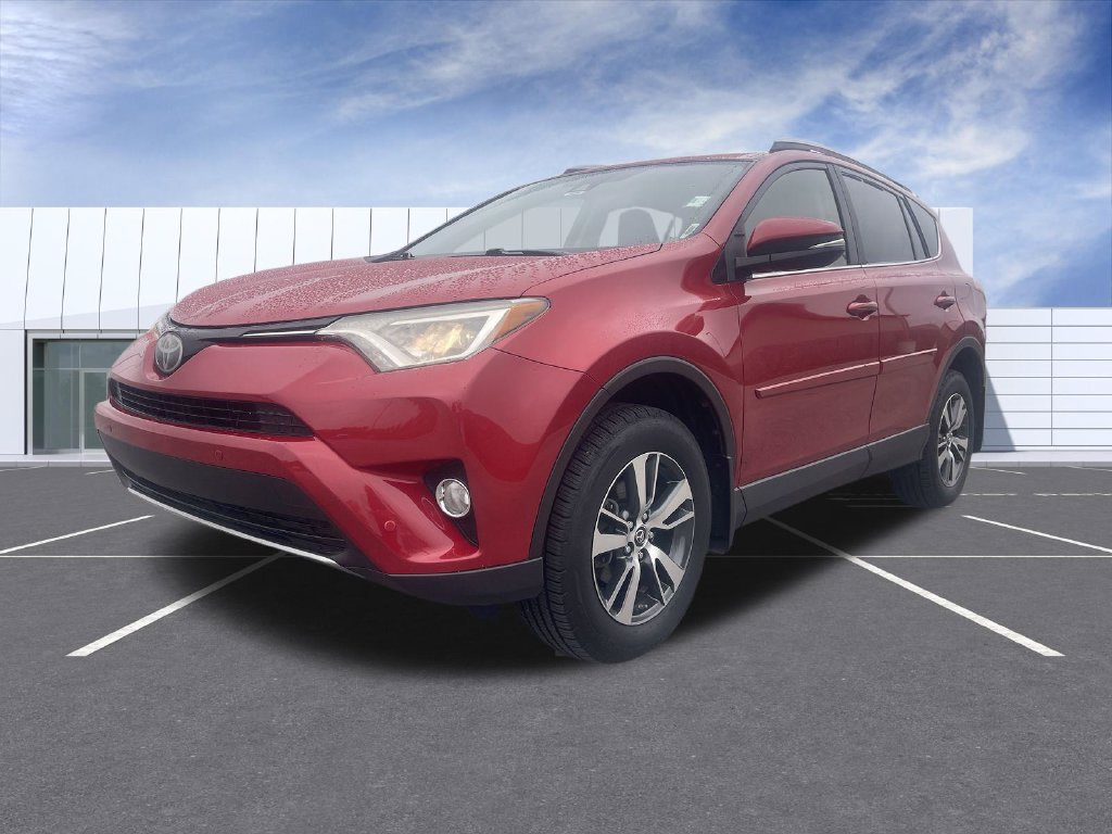 Used 2017 Toyota RAV4 XLE AWD/4WD image 4