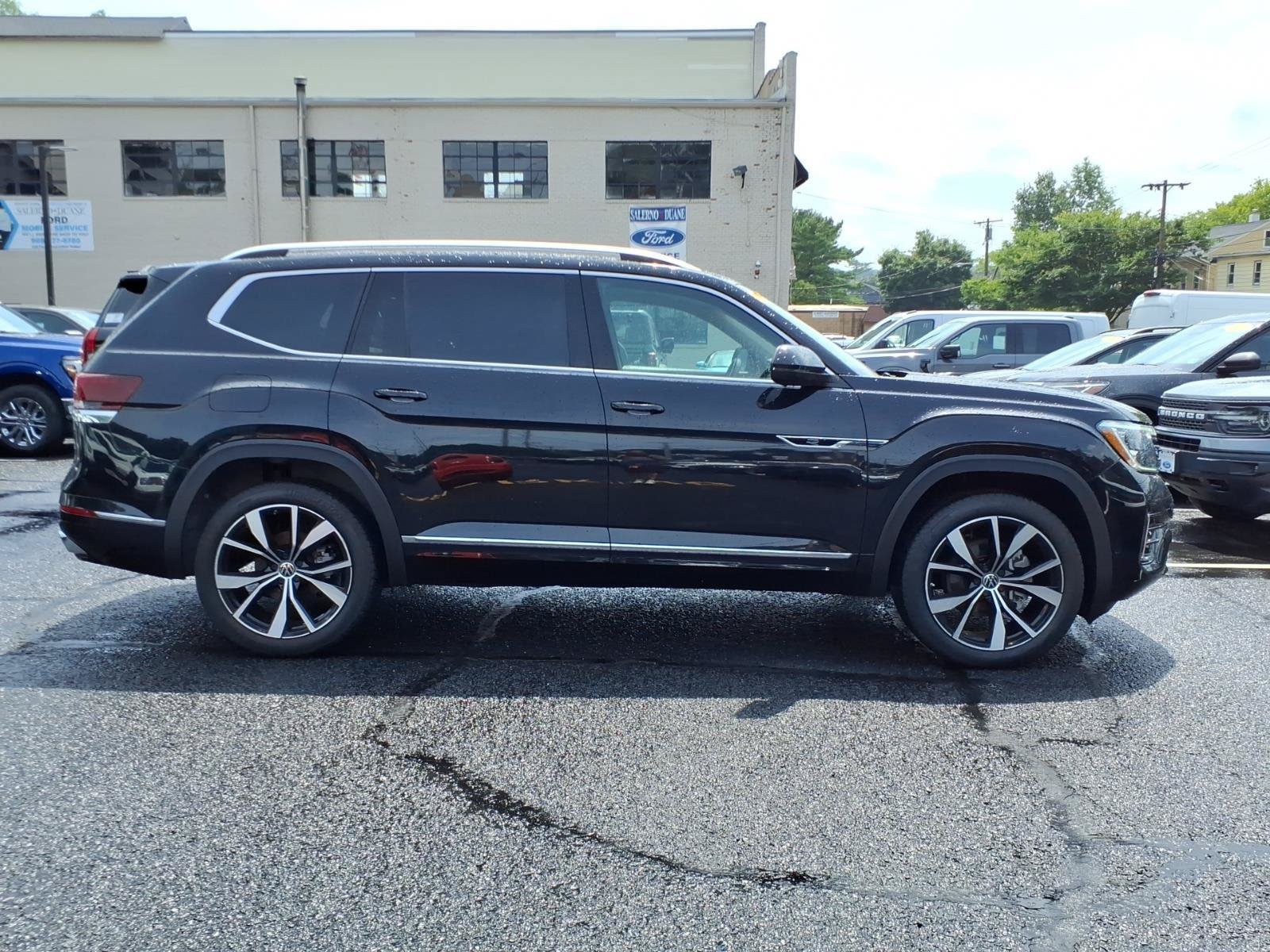 Used 2024 Volkswagen Atlas SEL Premium R-Line AWD/4WD image 6