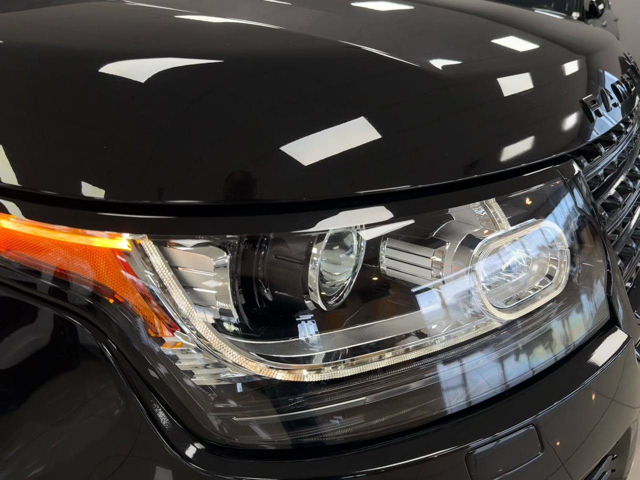 Used 2017 Land Rover Range Rover Supercharged image 31