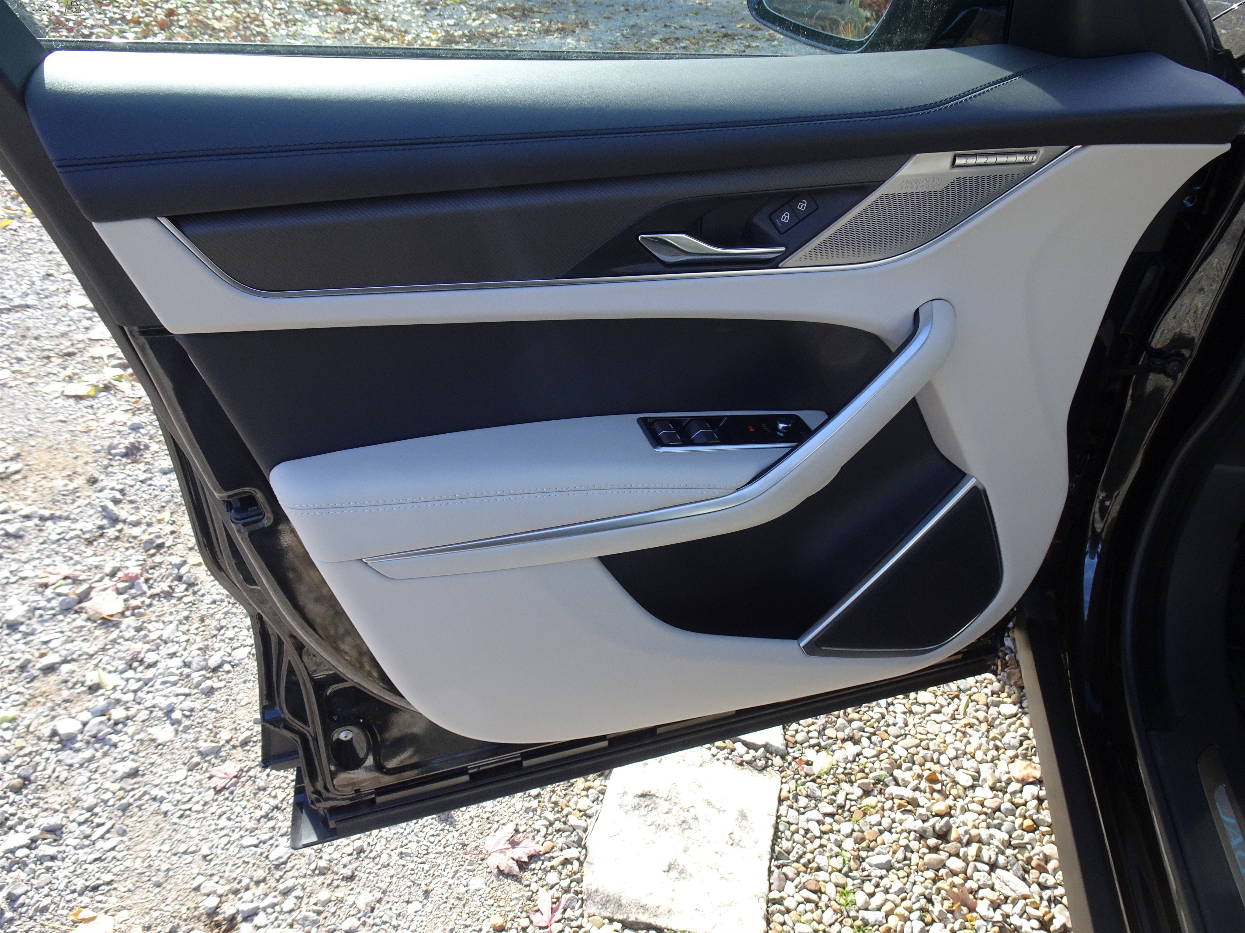 New 2026 Jaguar F-PACE SVR 575 Edition image 15