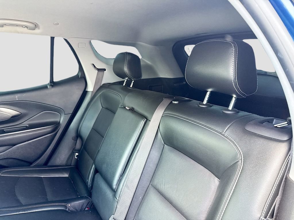 Used 2022 GMC Terrain SLT w/ LPO, 'HIT The Road' Package FWD image 18