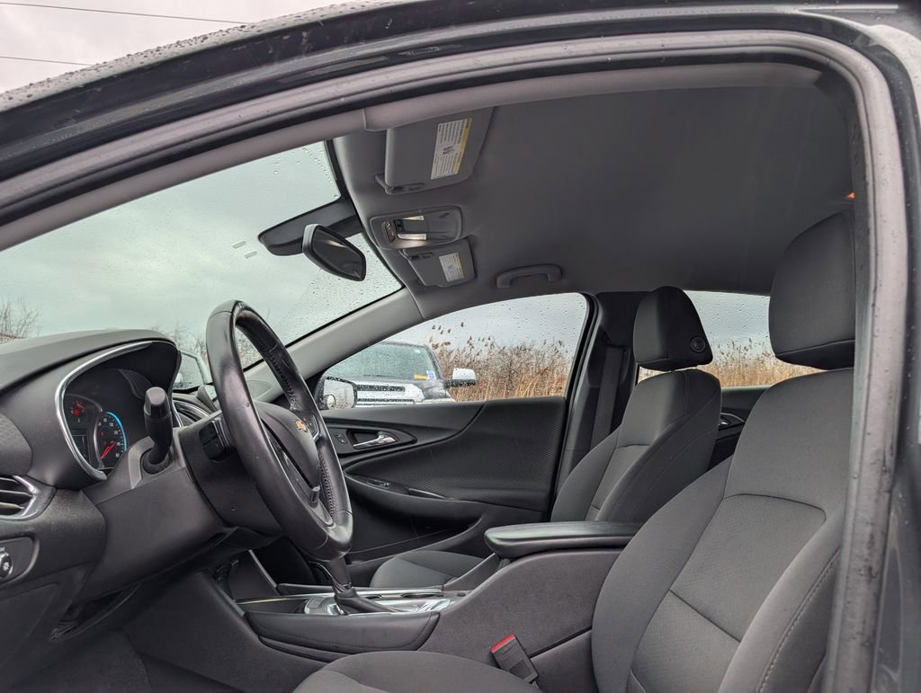 Used 2017 Chevrolet Malibu LT image 13