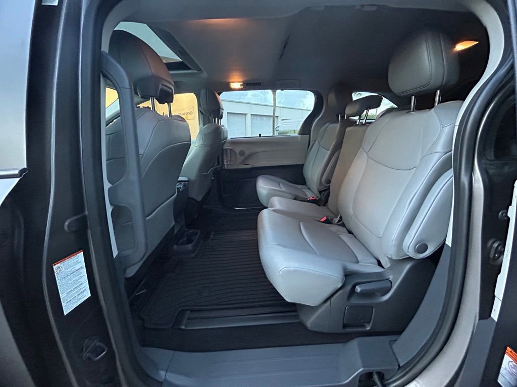 Used 2024 Toyota Sienna XLE image 33