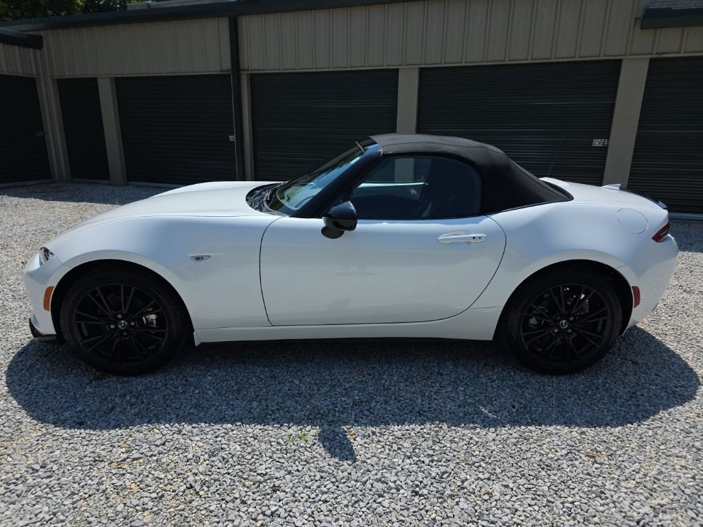 Certified 2024 MAZDA MX-5 Miata Club RWD image 3