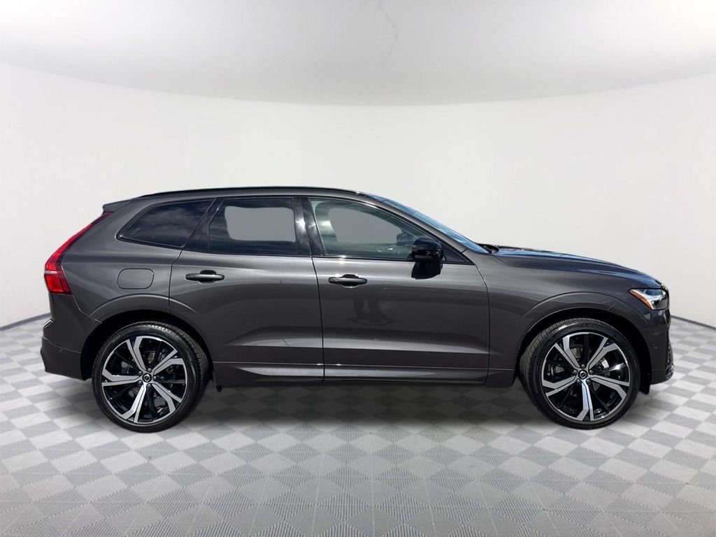 Used 2023 Volvo XC60 B5 Ultimate w/ Climate Package AWD/4WD image 3