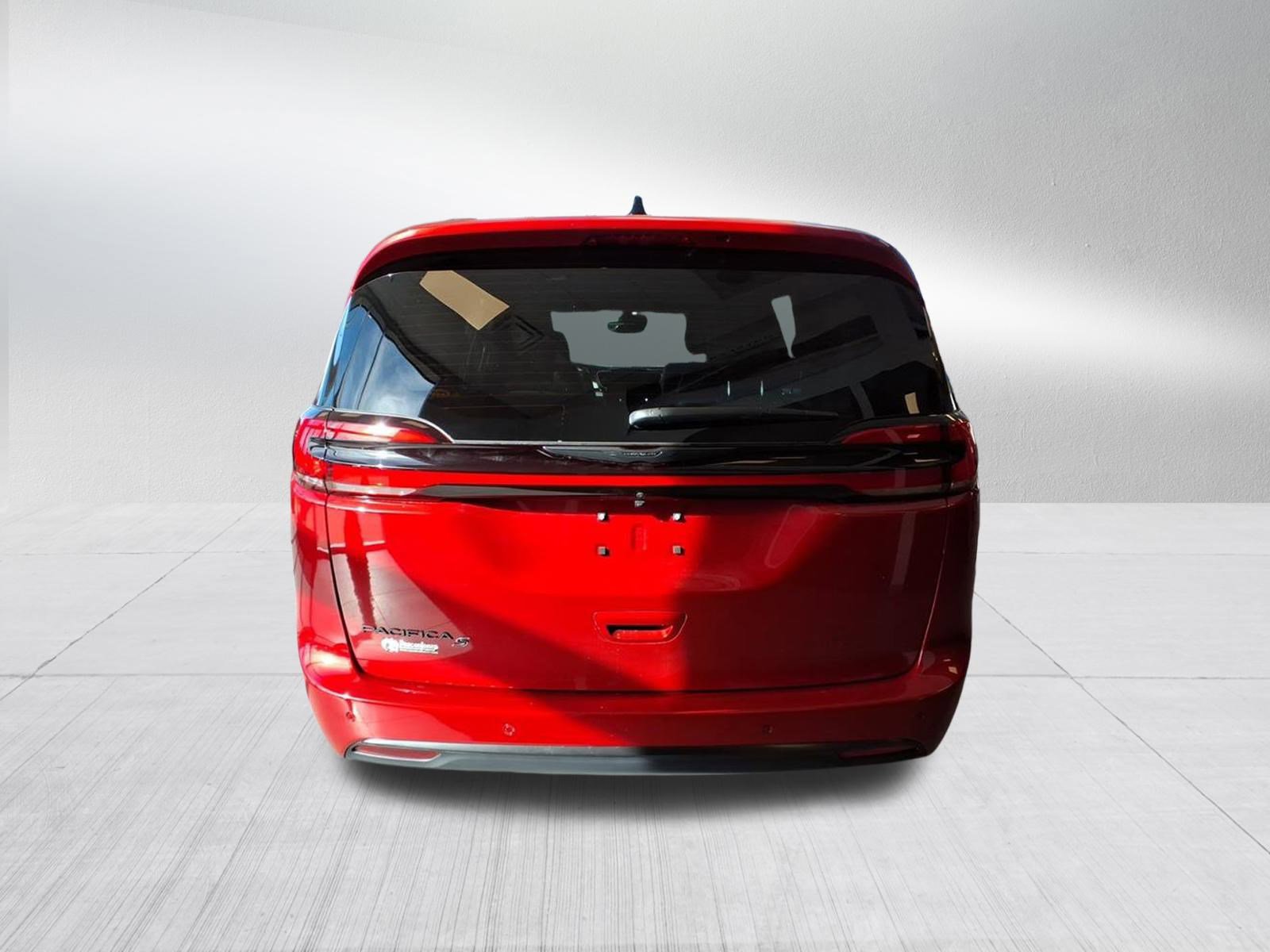 New 2026 Chrysler Pacifica Select image 5