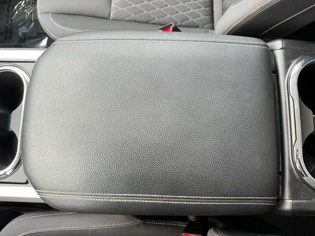 Used 2020 Nissan Titan SV image 18