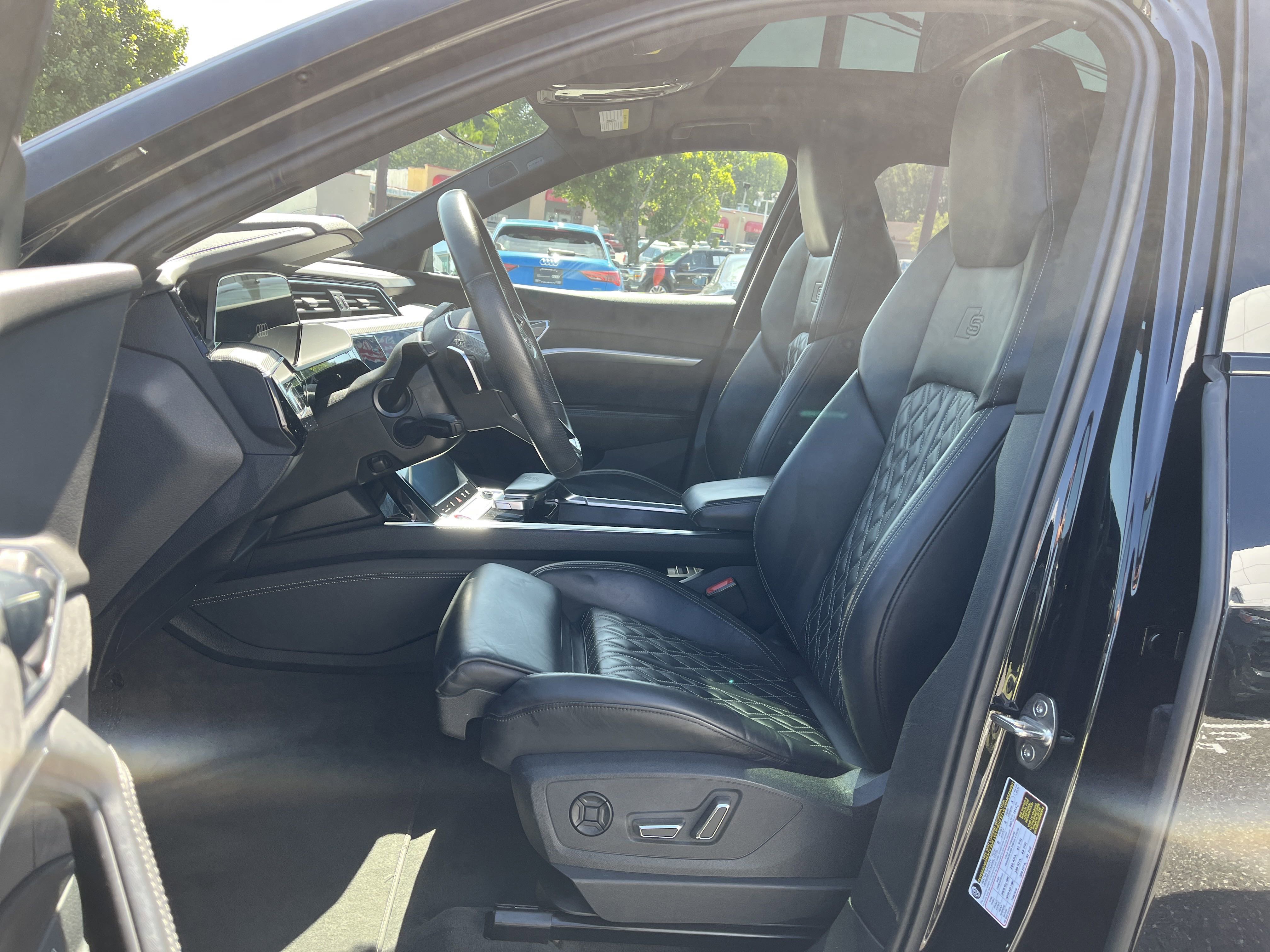 Certified 2022 Audi e-tron S Prestige w/ Prestige Package AWD/4WD image 7