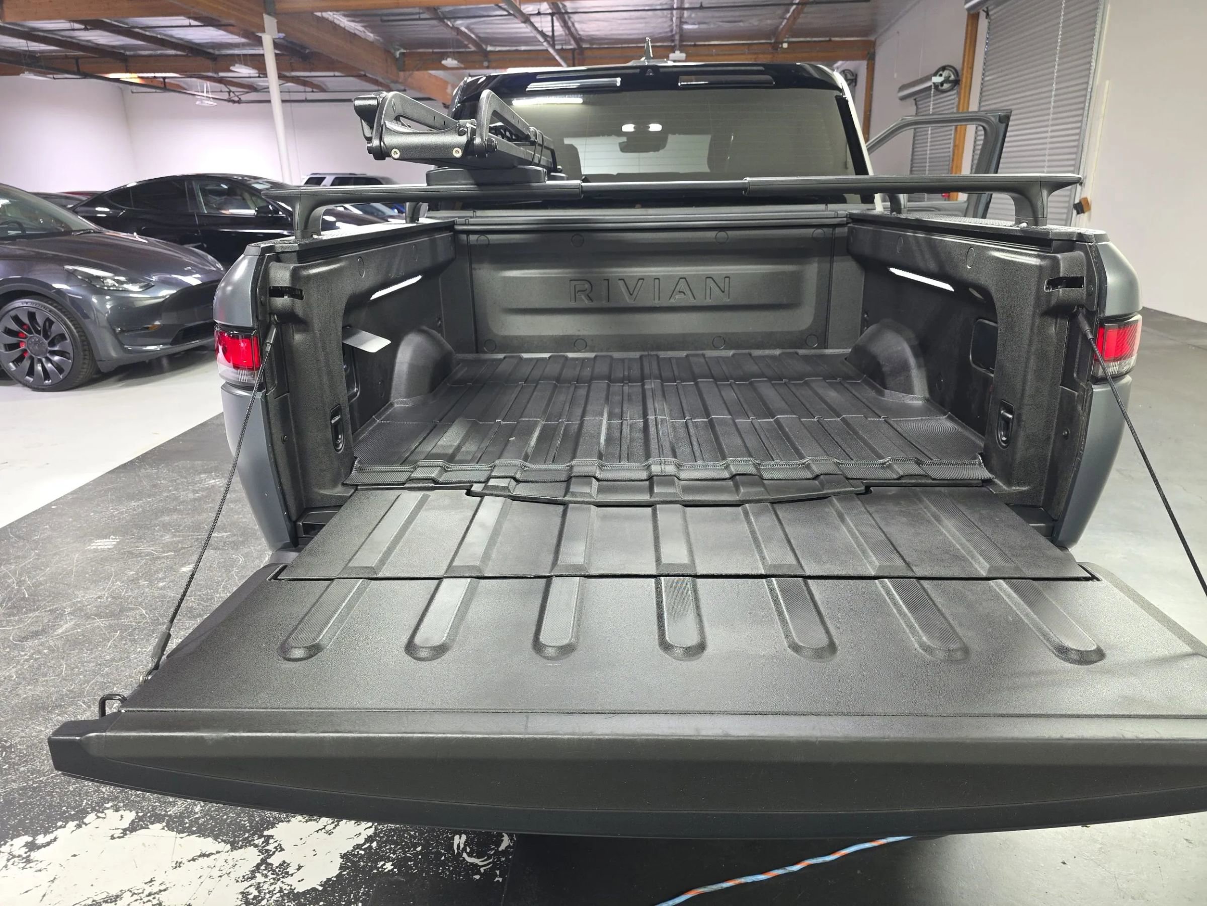 Used 2024 Rivian R1T Adventure AWD/4WD image 18