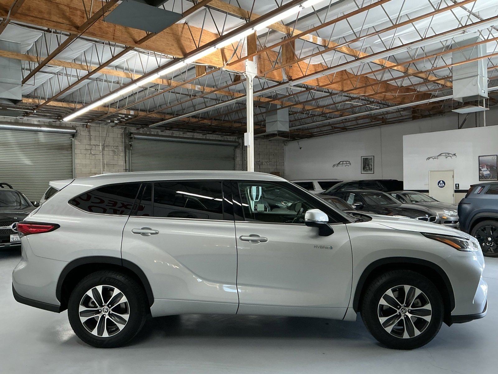 Used 2021 Toyota Highlander XLE image 4