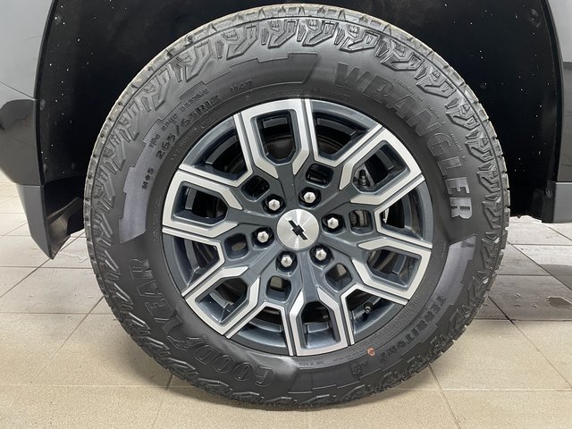 Used 2024 Chevrolet Colorado Z71 w/ Z71 Convenience Package 2 AWD/4WD image 7