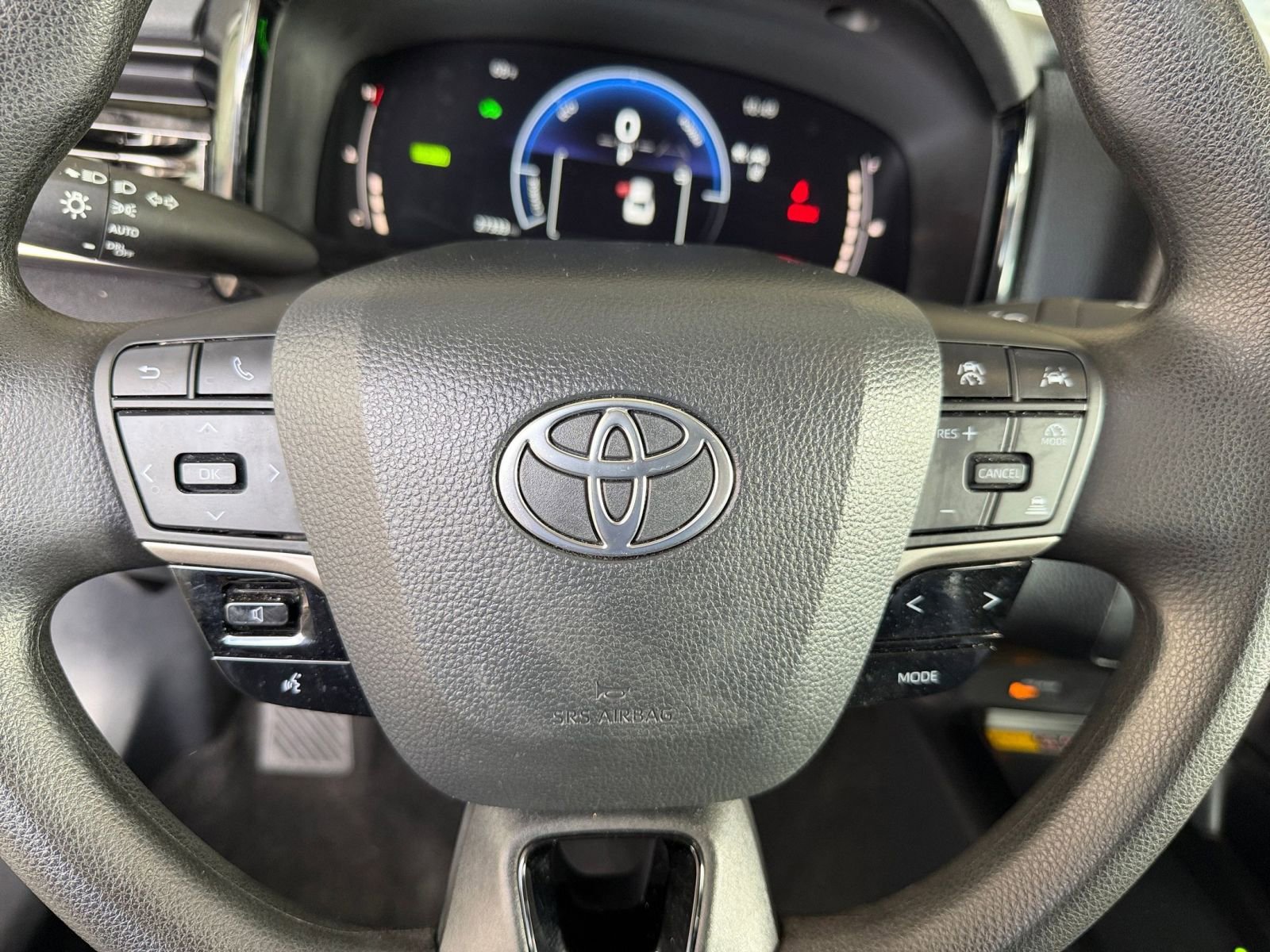 Used 2025 Toyota Camry LE image 27