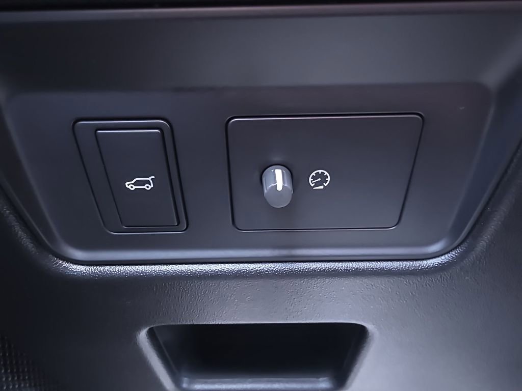 Used 2024 Land Rover Discovery S AWD/4WD image 31