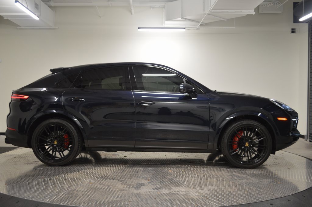 Certified 2023 Porsche Cayenne Platinum Edition image 8