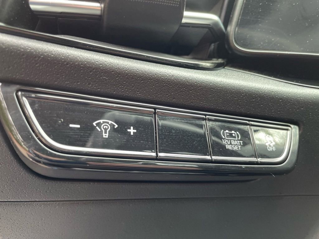 Used 2025 Kia Niro EX image 11