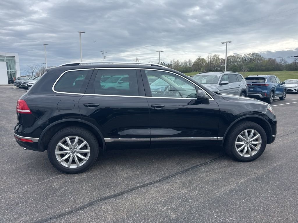 Used 2017 Volkswagen Touareg Sport AWD/4WD image 8