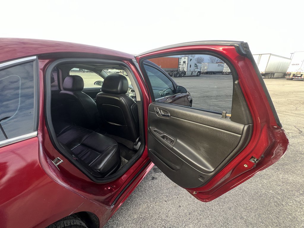 Used 2009 Chevrolet Impala SS w/ Convenience Package image 12