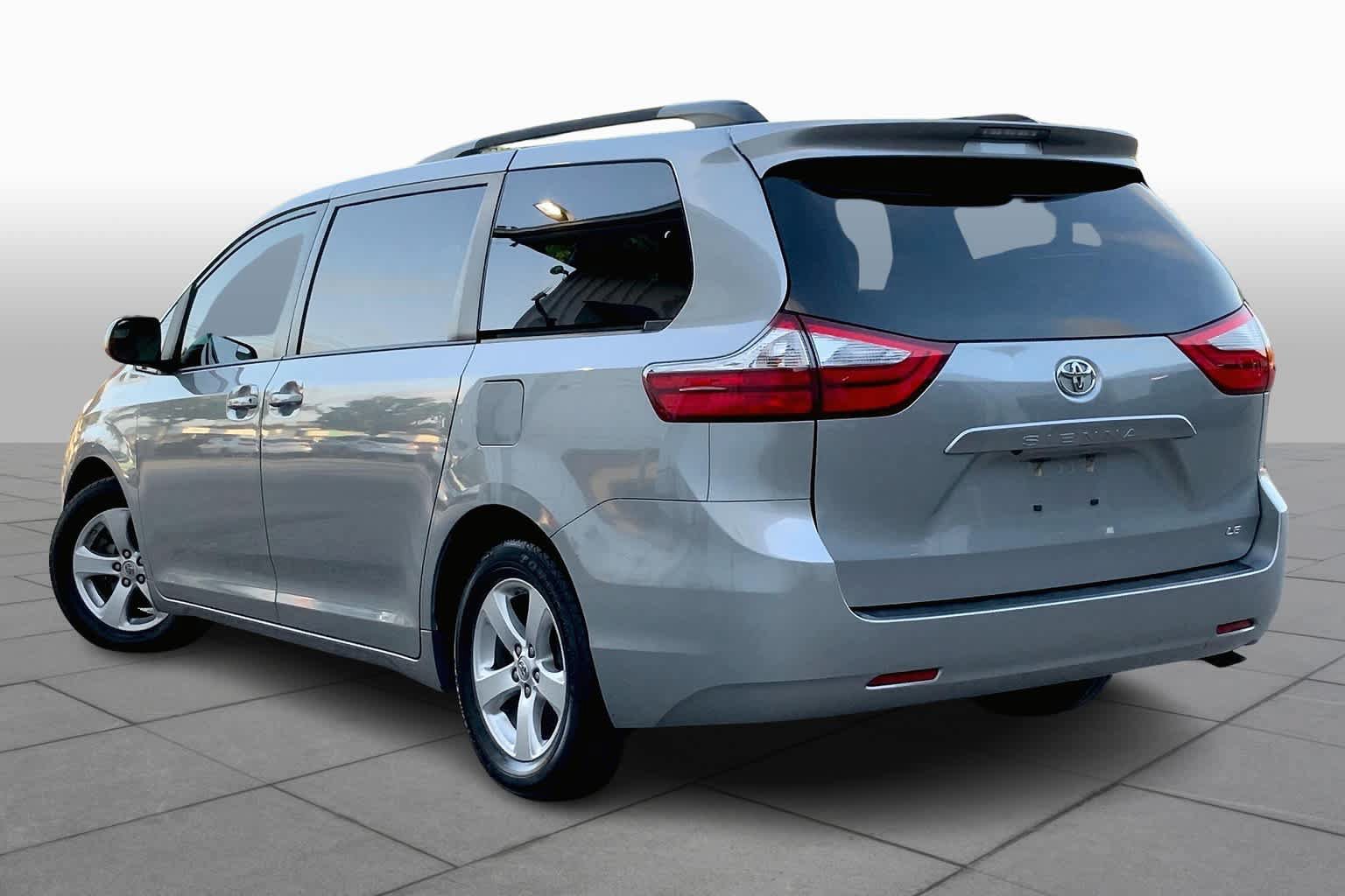 Used 2015 Toyota Sienna LE FWD image 12
