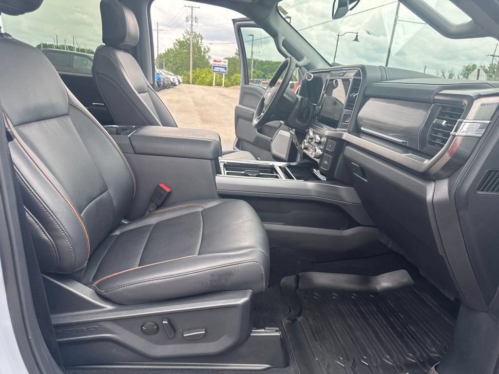 Used 2025 Ford F350 Lariat w/ Lariat Ultimate Package AWD/4WD image 36