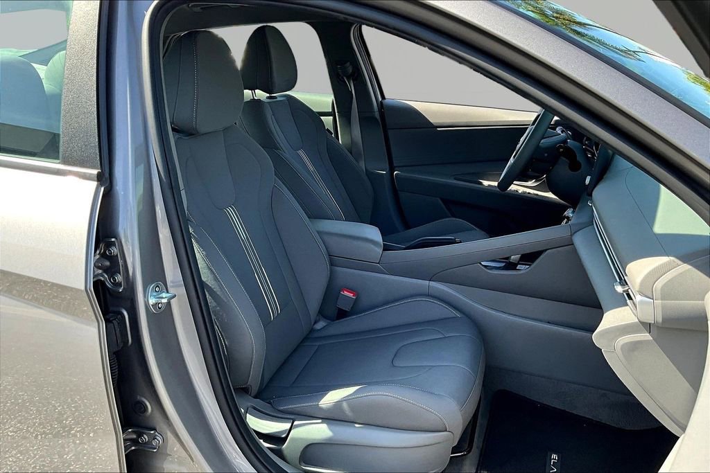 Used 2023 Hyundai Elantra SEL image 28