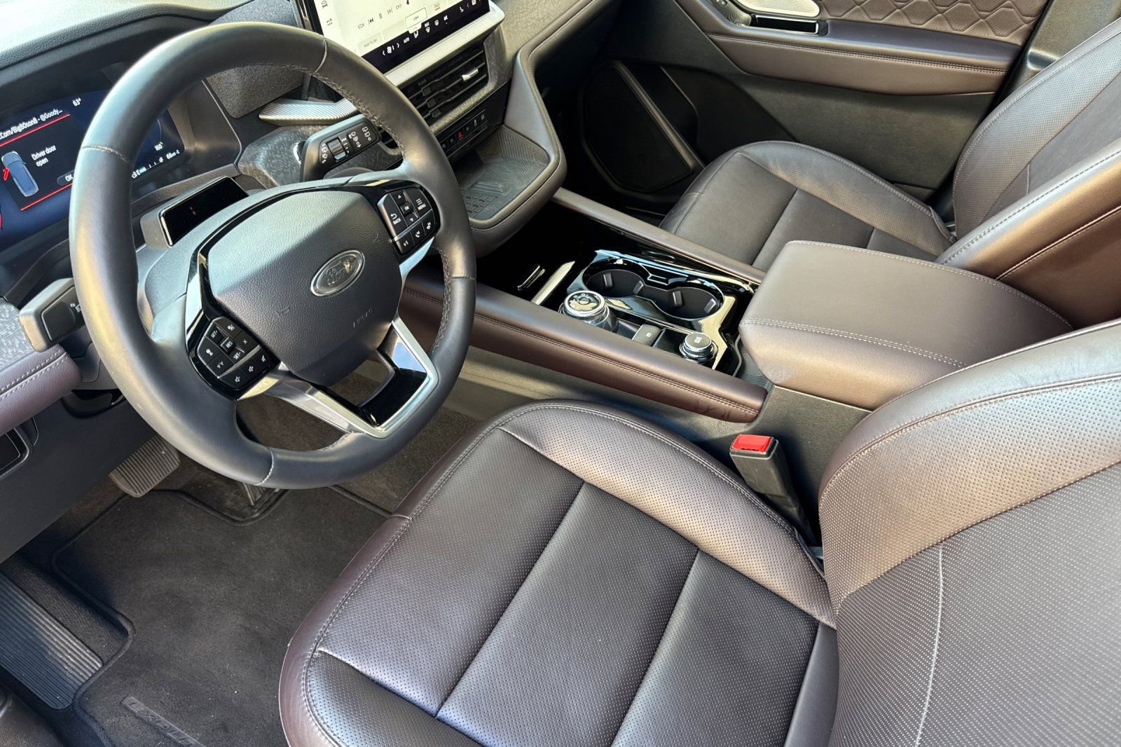 Used 2025 Ford Explorer Platinum w/ LUX Leather Package AWD/4WD image 10