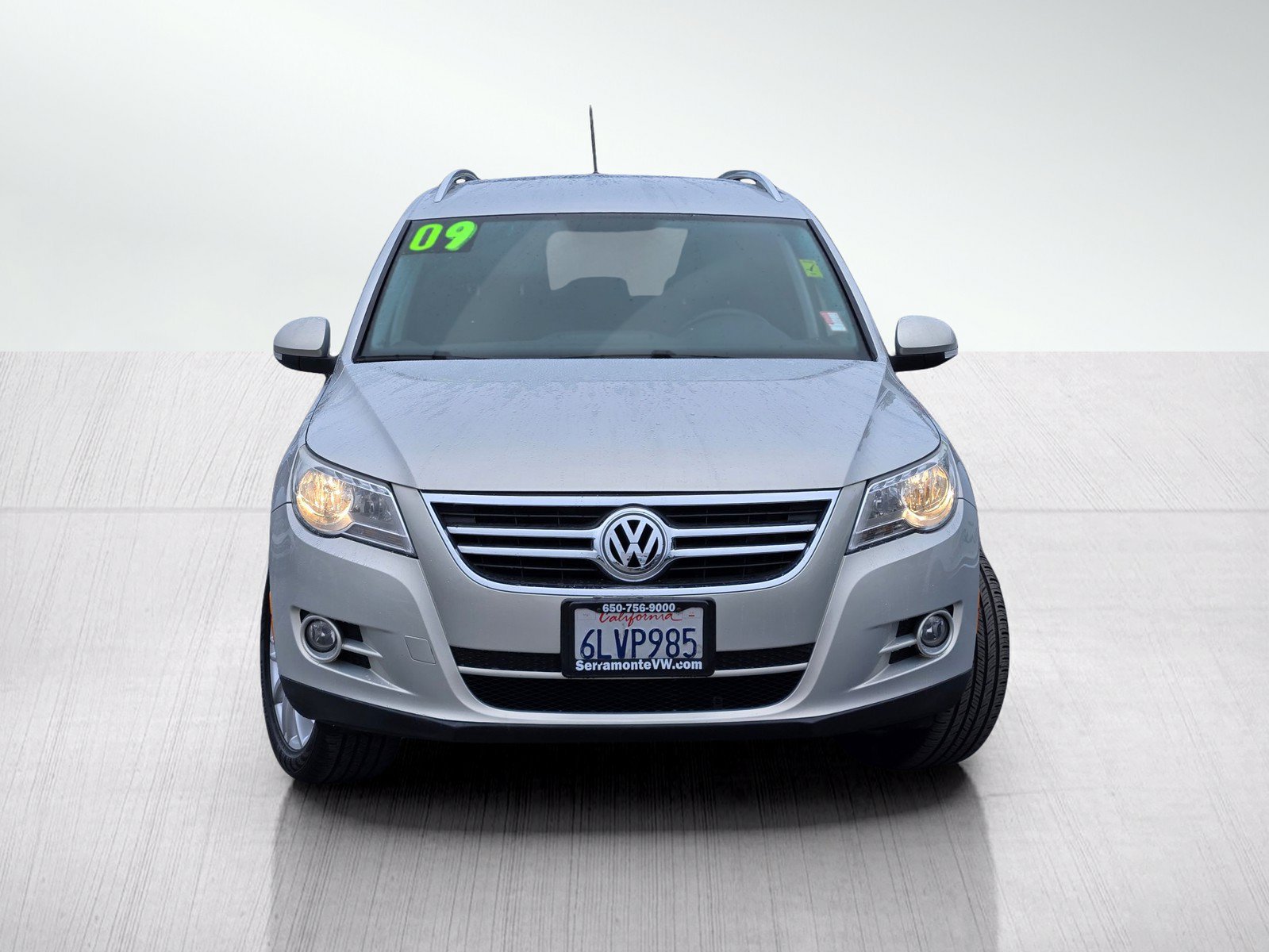 Used 2009 Volkswagen Tiguan SE AWD/4WD image 2
