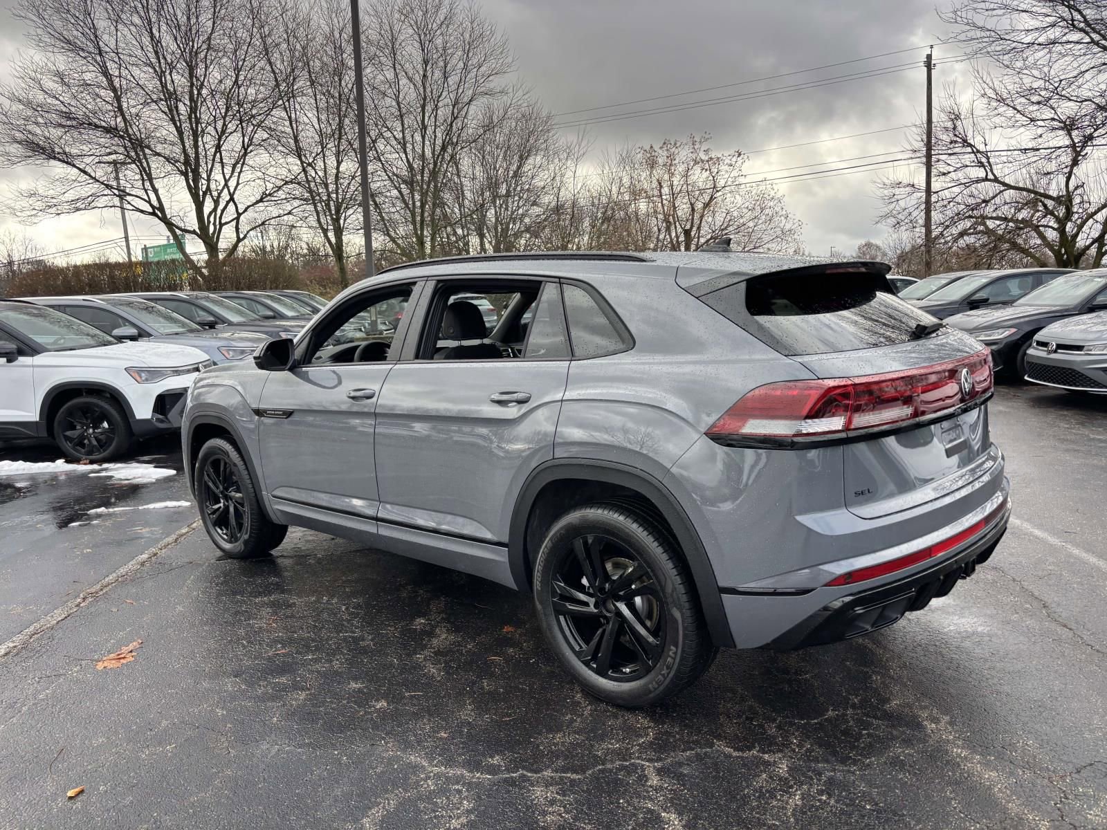 New 2026 Volkswagen Atlas Cross Sport SEL R-Line image 5