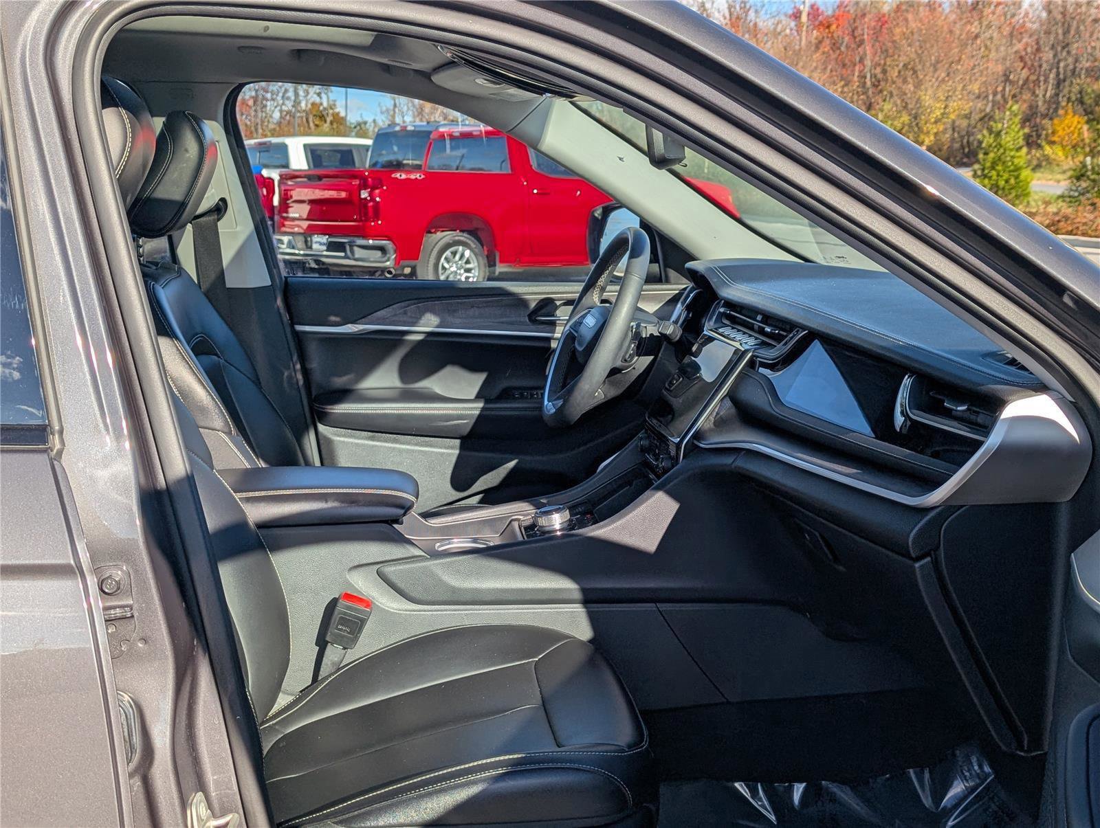 Used 2023 Jeep Grand Cherokee 4WD 4xe image 11