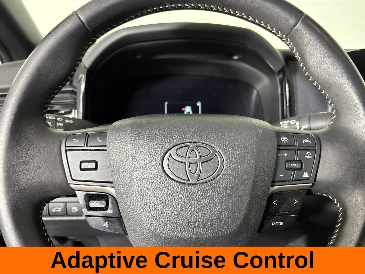 Used 2025 Toyota Camry SE FWD image 15