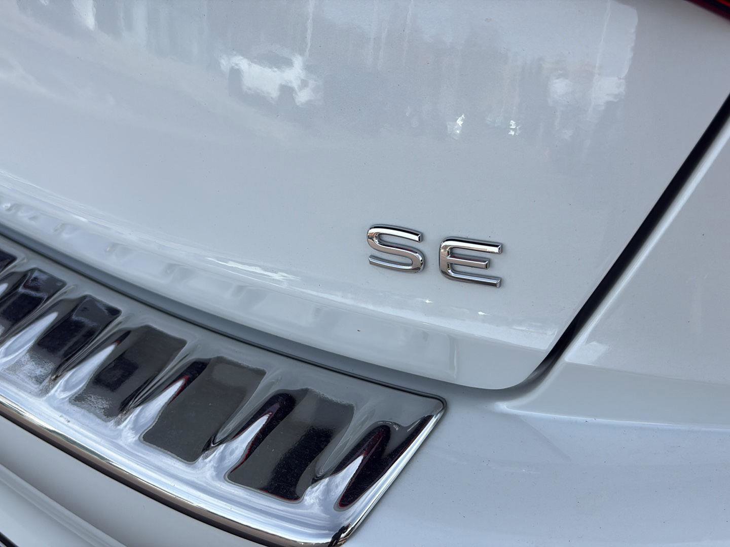 Used 2024 Volkswagen Jetta SE w/ Panoramic Sunroof Package image 7