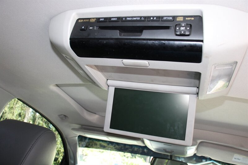 Used 2010 Toyota Sequoia Platinum AWD/4WD image 11