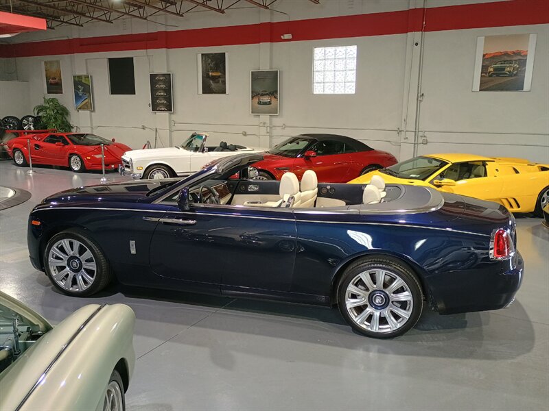 Used 2016 Rolls-Royce Dawn RWD image 3