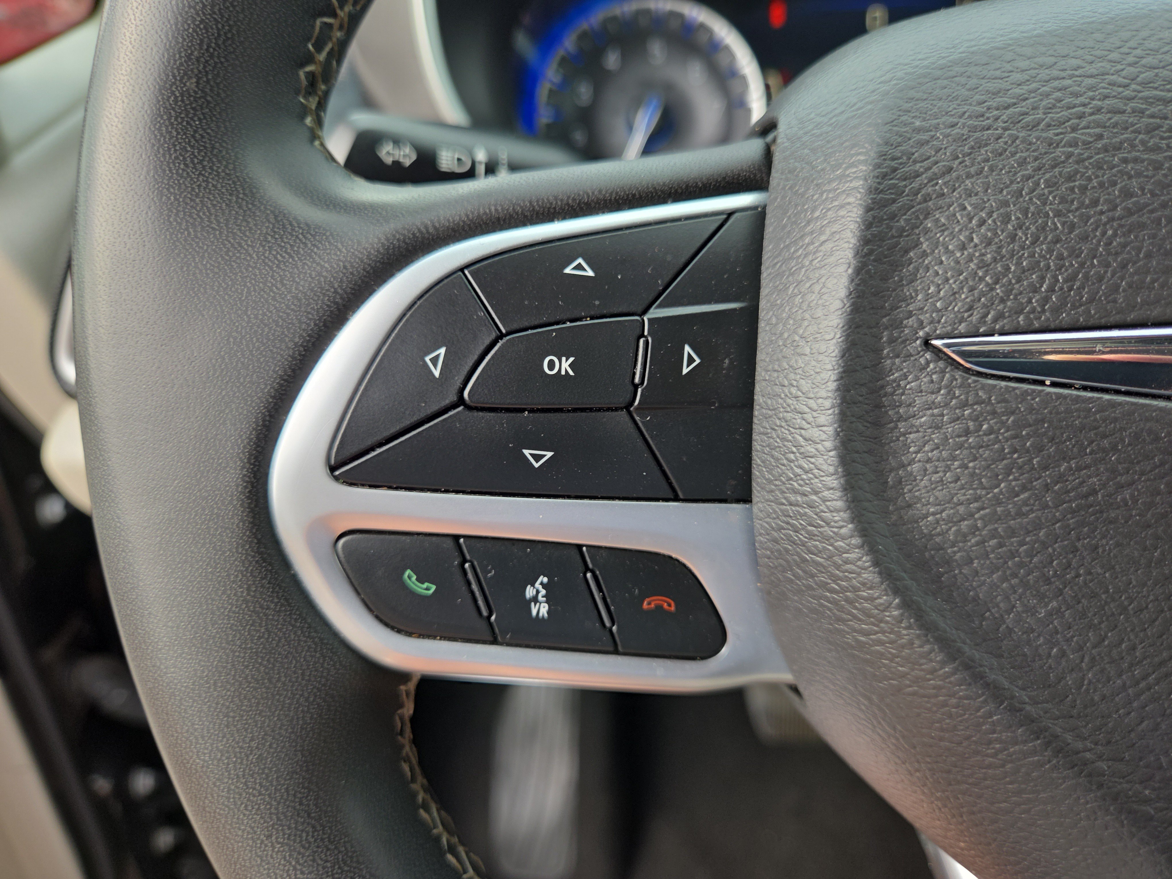 Used 2023 Chrysler Pacifica Touring-L FWD image 26