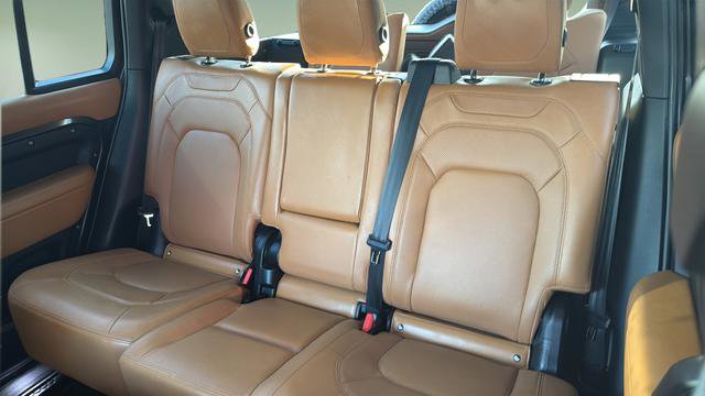 Used 2023 Land Rover Defender 130 SE image 45