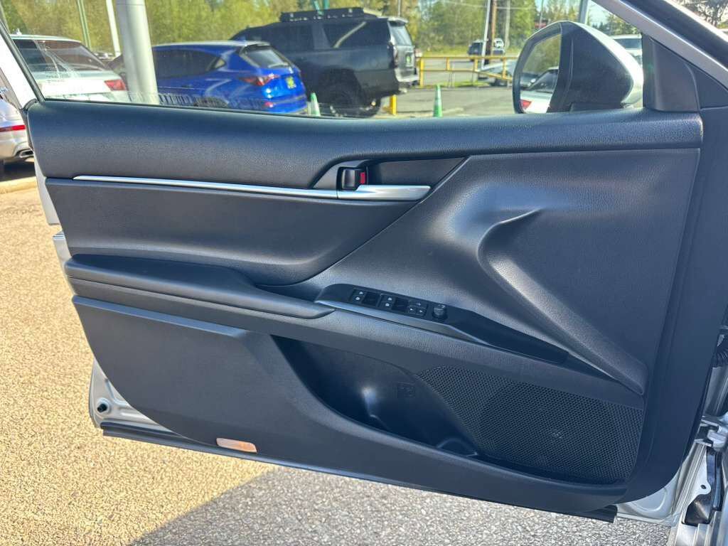 Used 2019 Toyota Camry LE FWD image 13