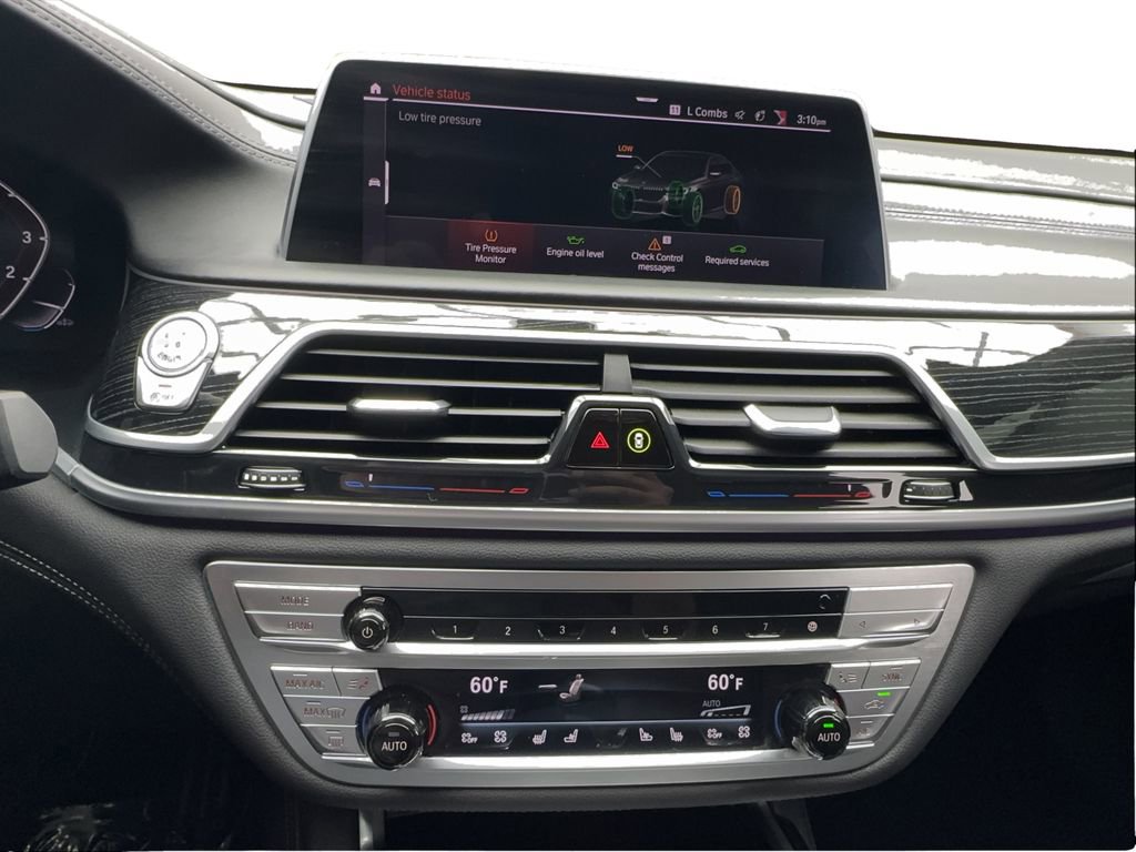 Used 2022 BMW 750i xDrive w/ Executive Package AWD/4WD image 28