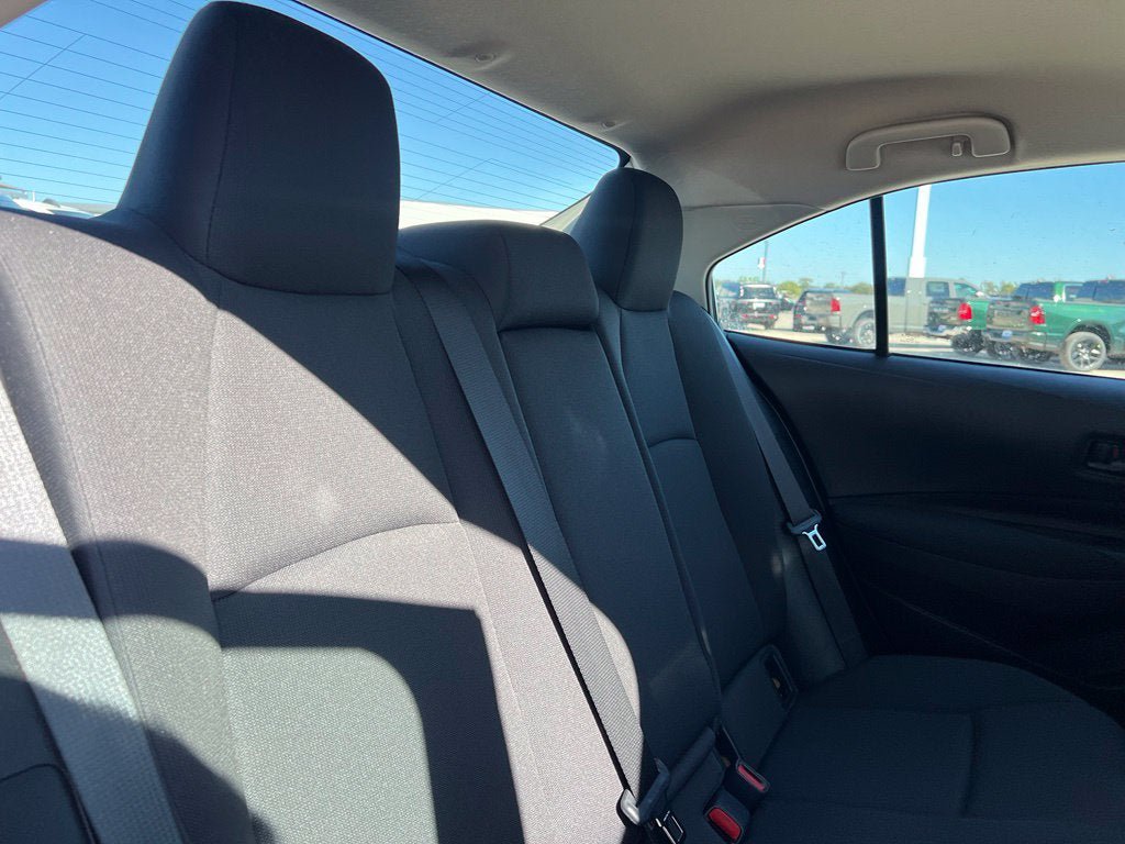 Used 2025 Toyota Corolla LE FWD image 23