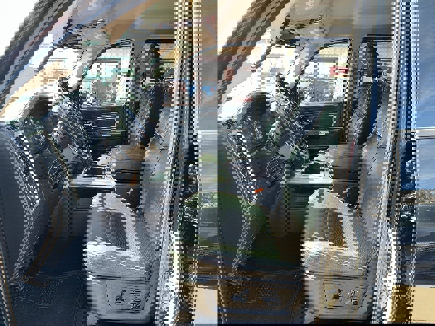 Used 2014 RAM 2500 Limited AWD/4WD image 13