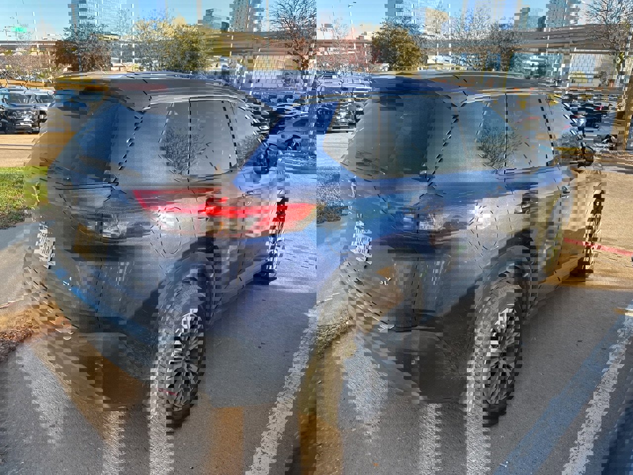 Used 2021 Nissan Rogue SV image 3