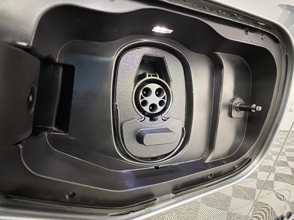 Certified 2024 Chevrolet Equinox EV RS FWD image 38